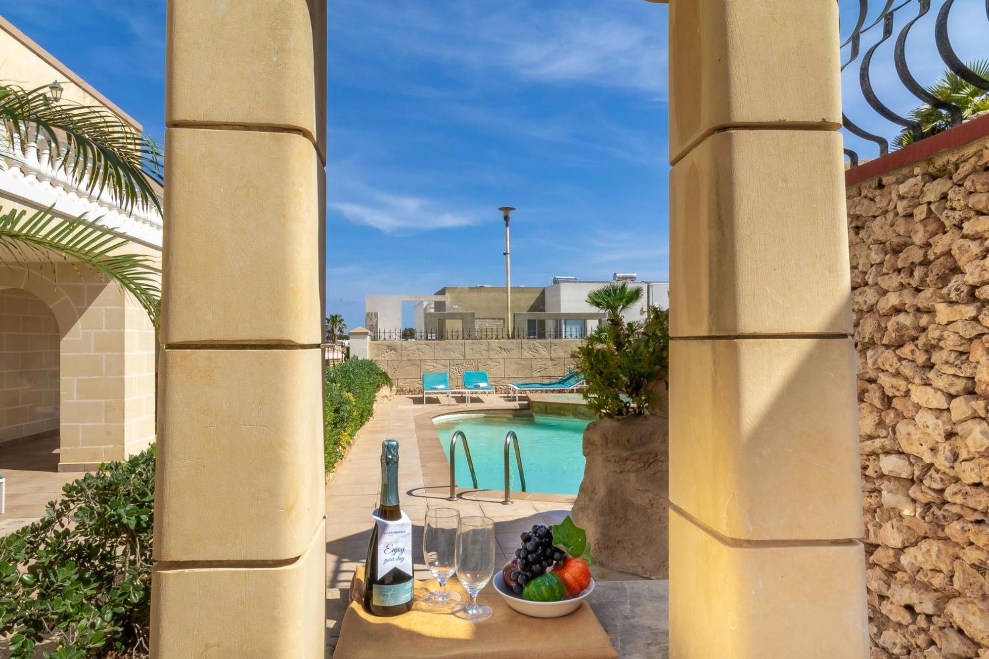 Villa & Pool Apartments In Mellieha Bay Exteriér fotografie
